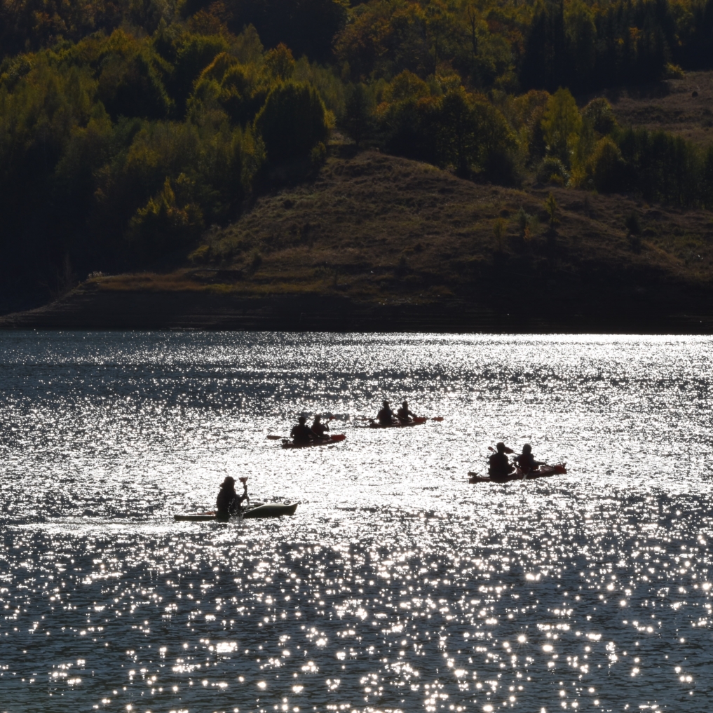 caiacele pe lac intoarcere